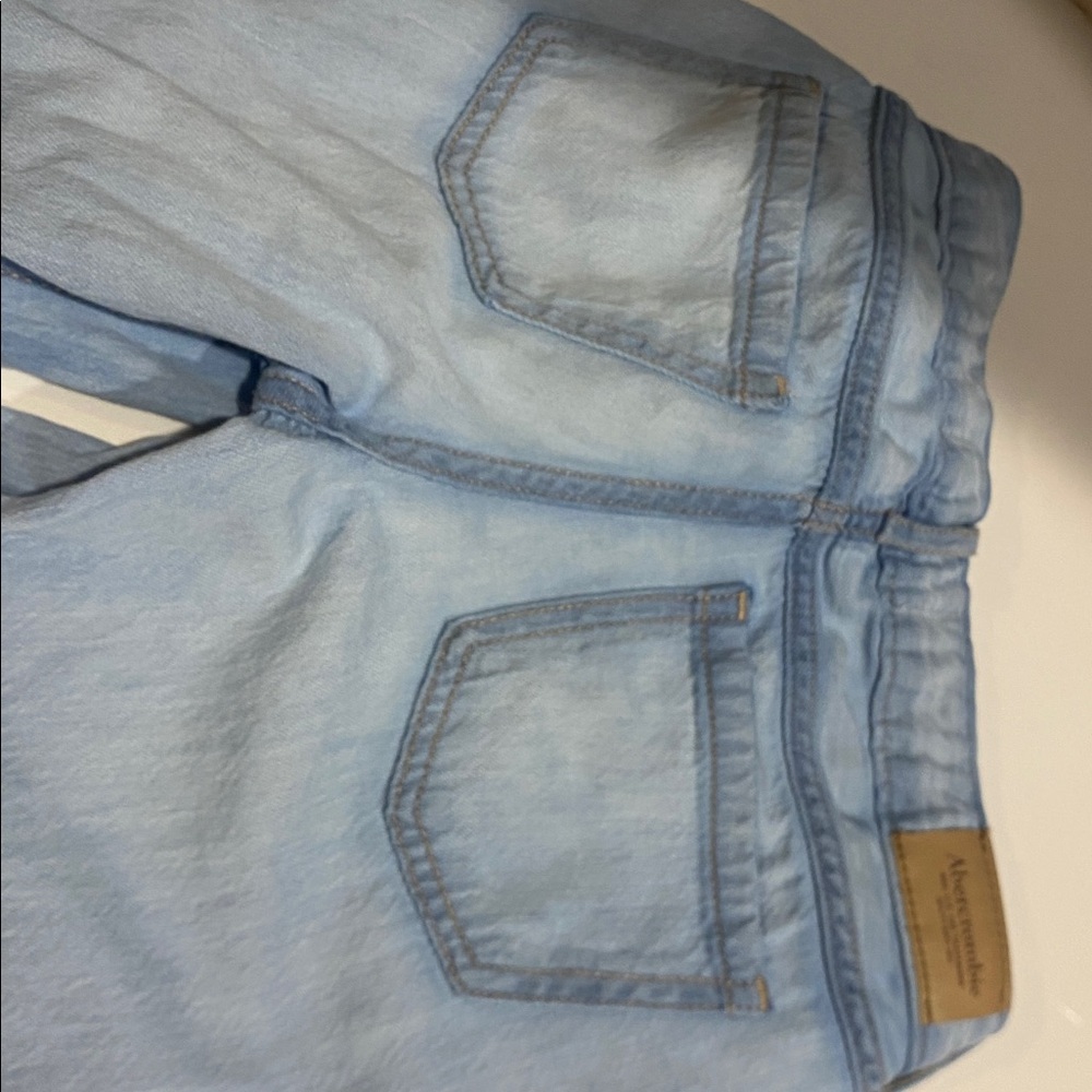 Abercrombie Kids low rise baggy Jeans with Pink Bow Embroidery. 9/10 long - Picture 4 of 7